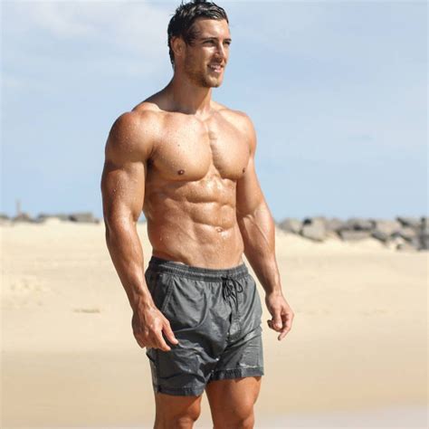 cuerpo modelo hombre|que es un modelo masculino.